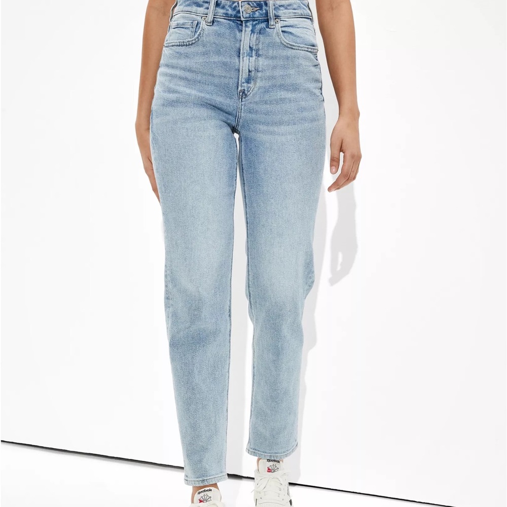 AE Curvy Stretch Mom Jeans | Light Wash